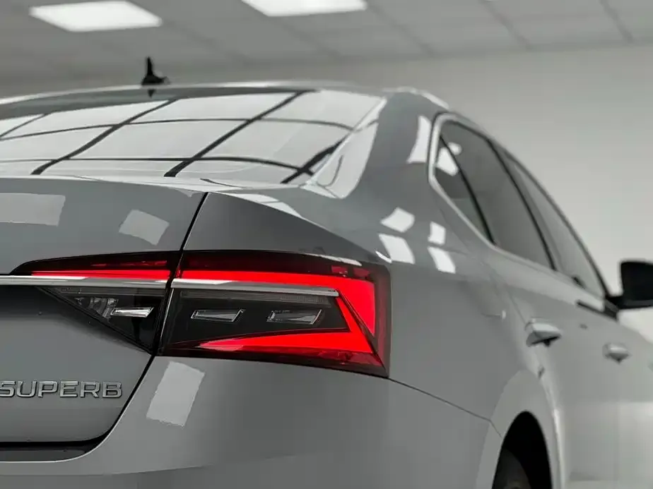 Skoda Superb — фото 2