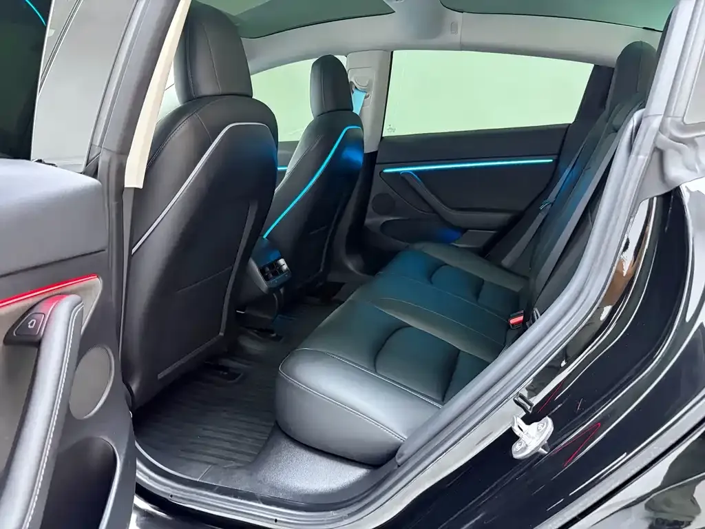 Tesla Model 3 — фото 10