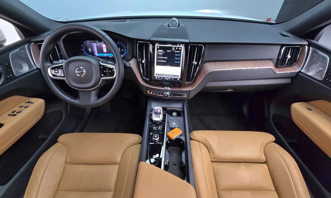 Volvo XC60 — фото 10