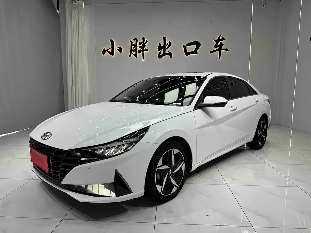 Hyundai Elantra — фото 1