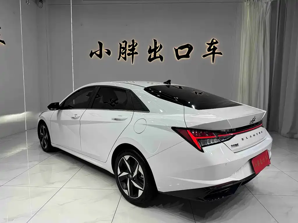 Hyundai Elantra — фото 7