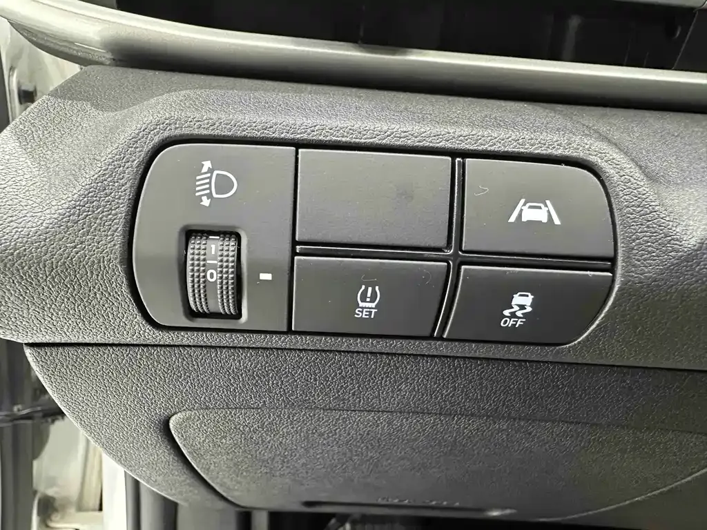 Hyundai Elantra — фото 9