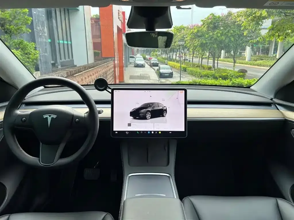 Tesla Model Y — фото 3