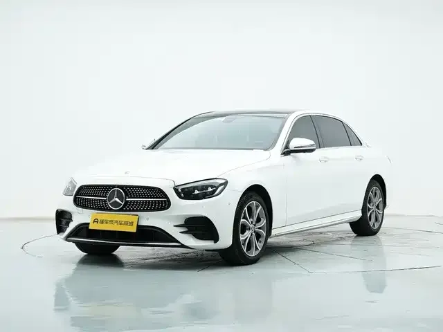 Mercedes-Benz E-Class — фото 1