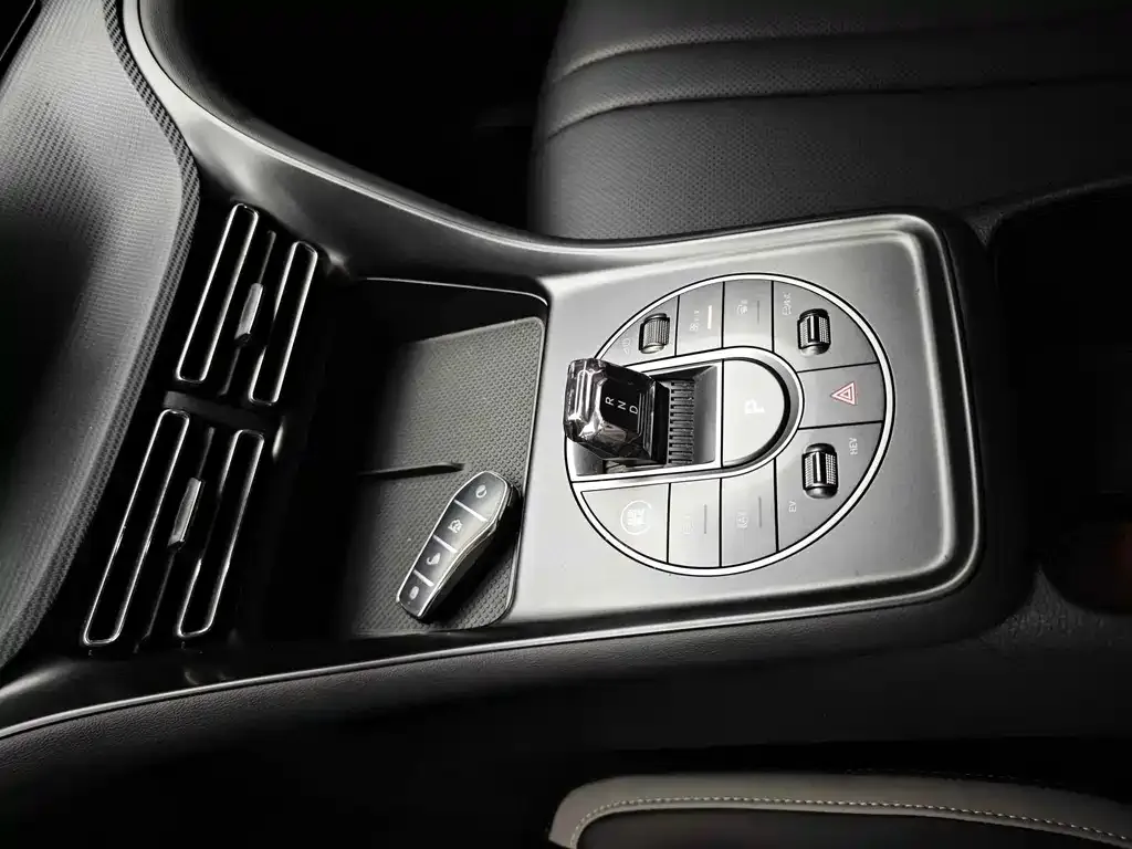 BYD Seal 05 DM-i — фото 7