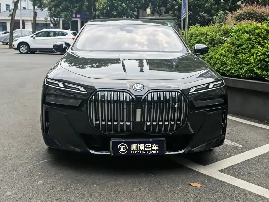 BMW i7 — фото 1
