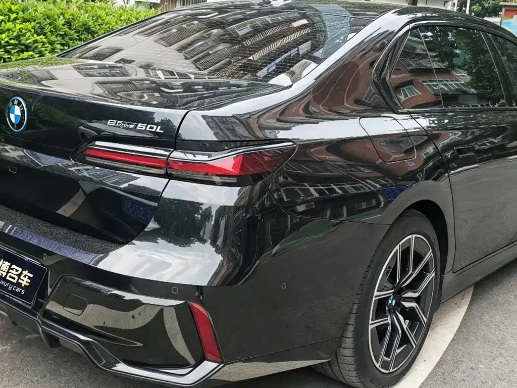 BMW i7 — фото 6
