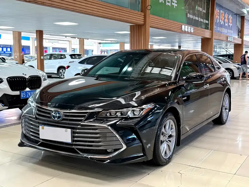 Toyota Avalon — фото 1