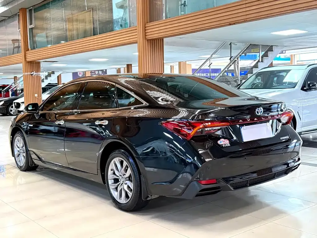 Toyota Avalon — фото 10