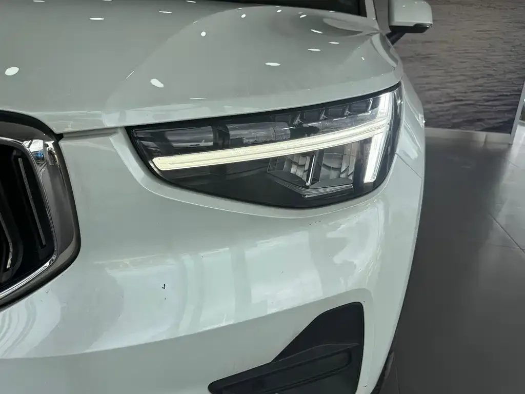 Volvo XC40 — фото 2