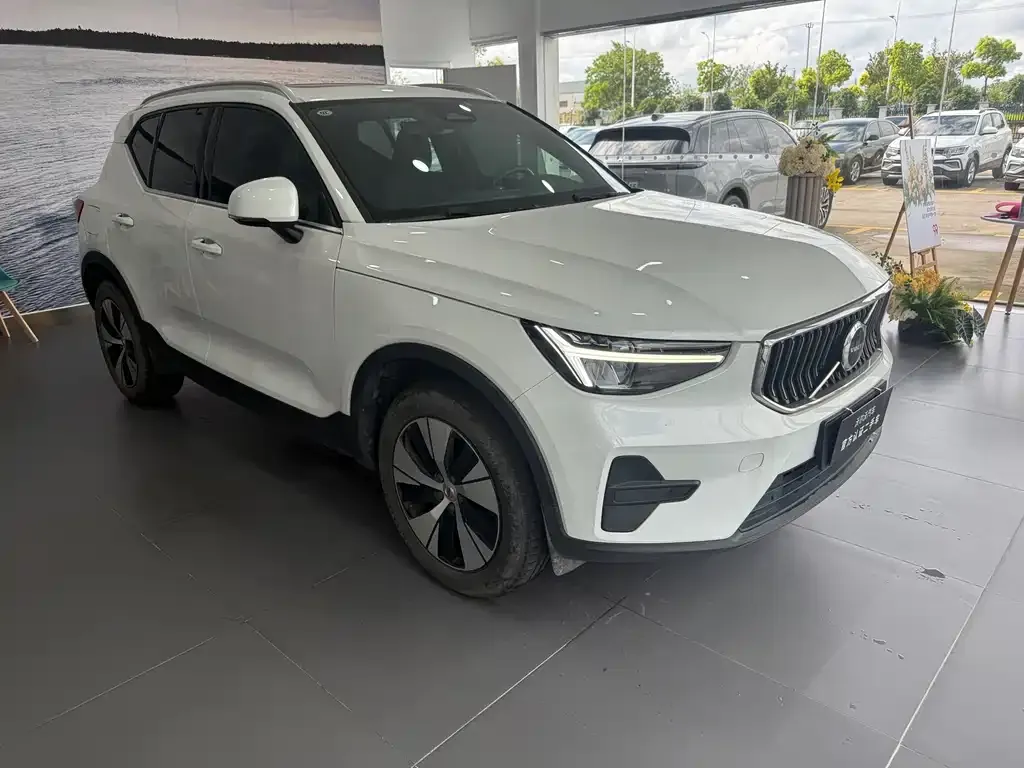 Volvo XC40 — фото 5