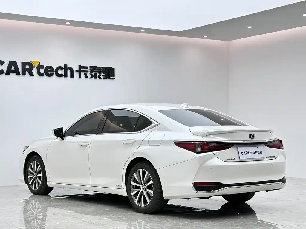 Lexus ES — фото 10