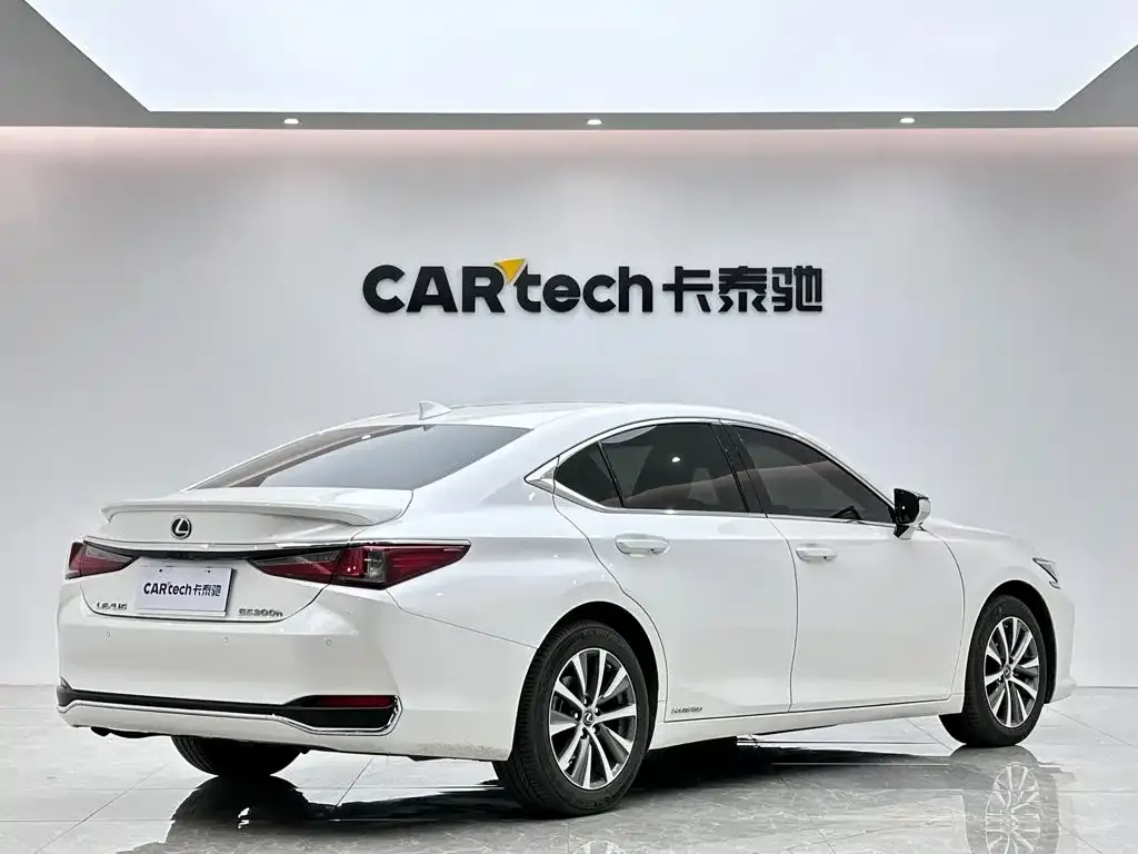 Lexus ES — фото 5