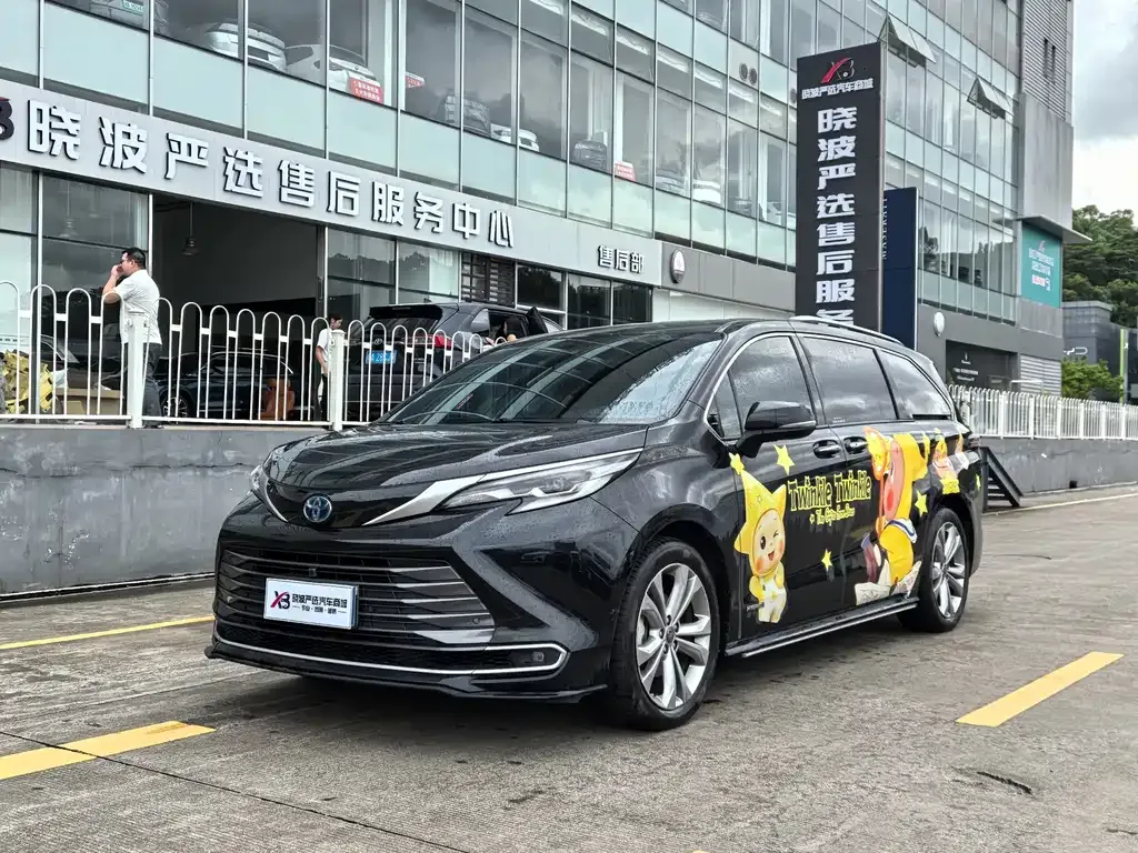 Toyota Sienna — фото 1