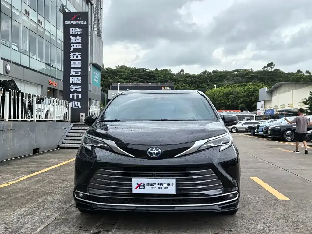Toyota Sienna — фото 4