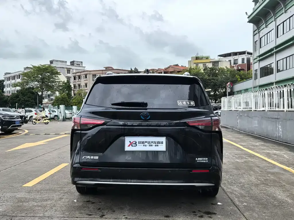 Toyota Sienna — фото 8