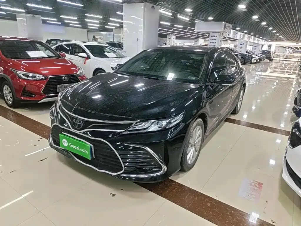 Toyota Camry — фото 1