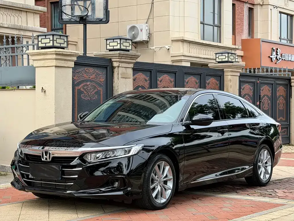 Honda Accord — фото 1