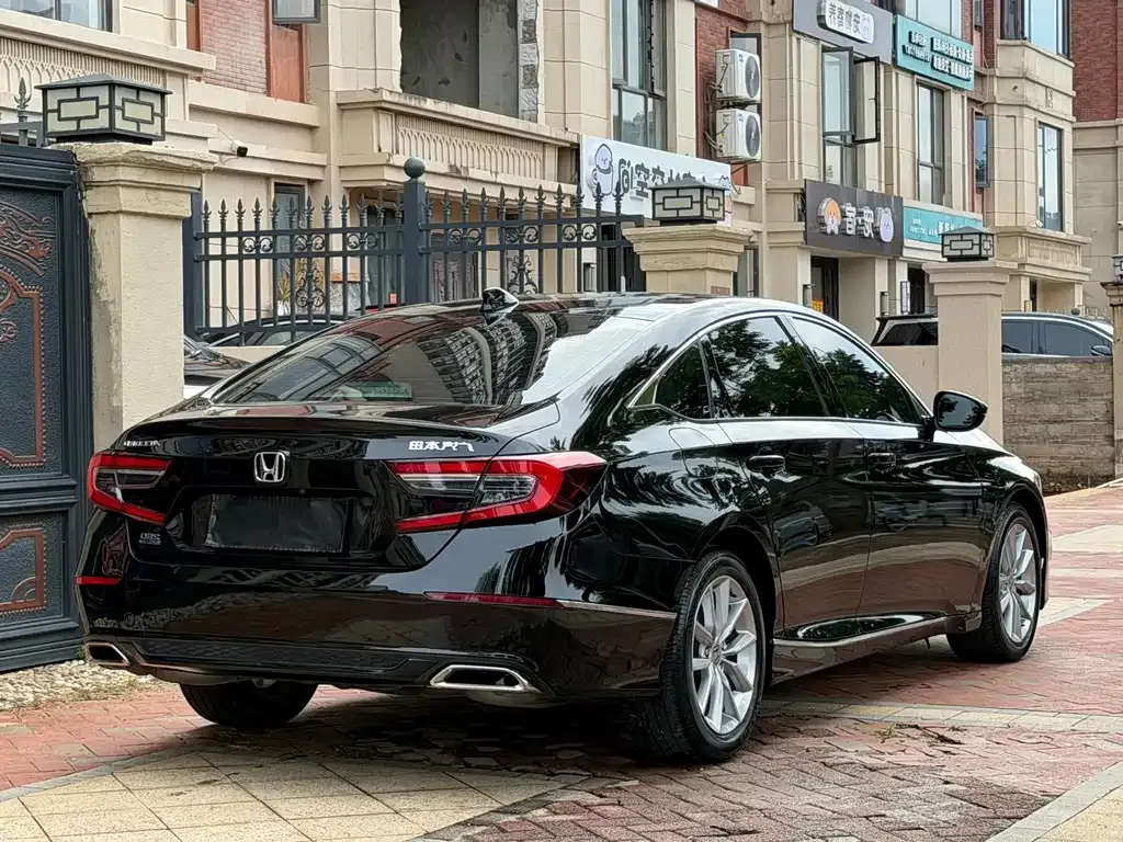 Honda Accord — фото 9