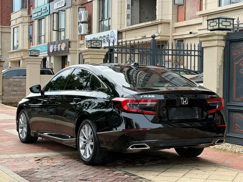 Honda Accord — фото 8