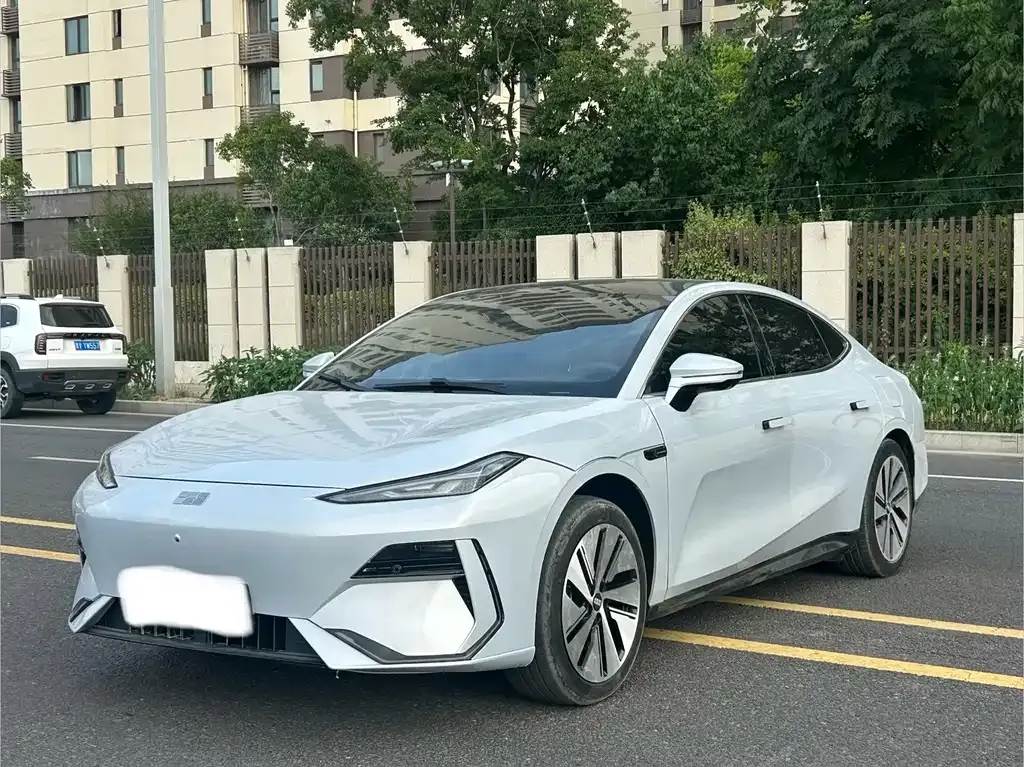 Geely Galaxy E8 — фото 1
