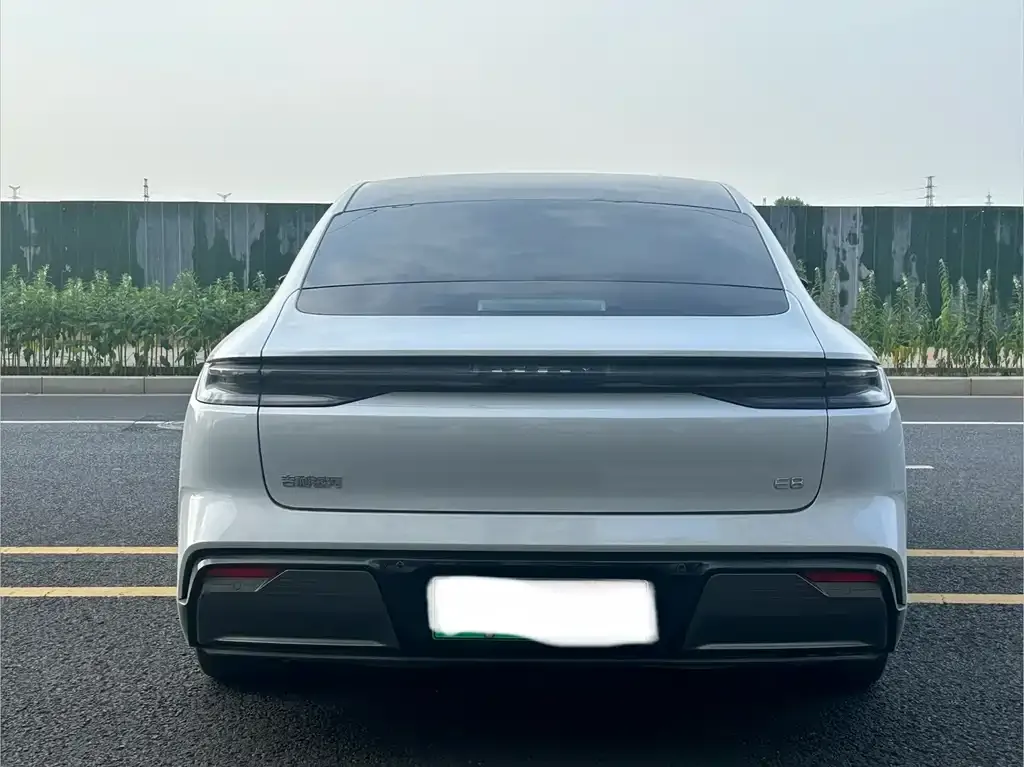 Geely Galaxy E8 — фото 2