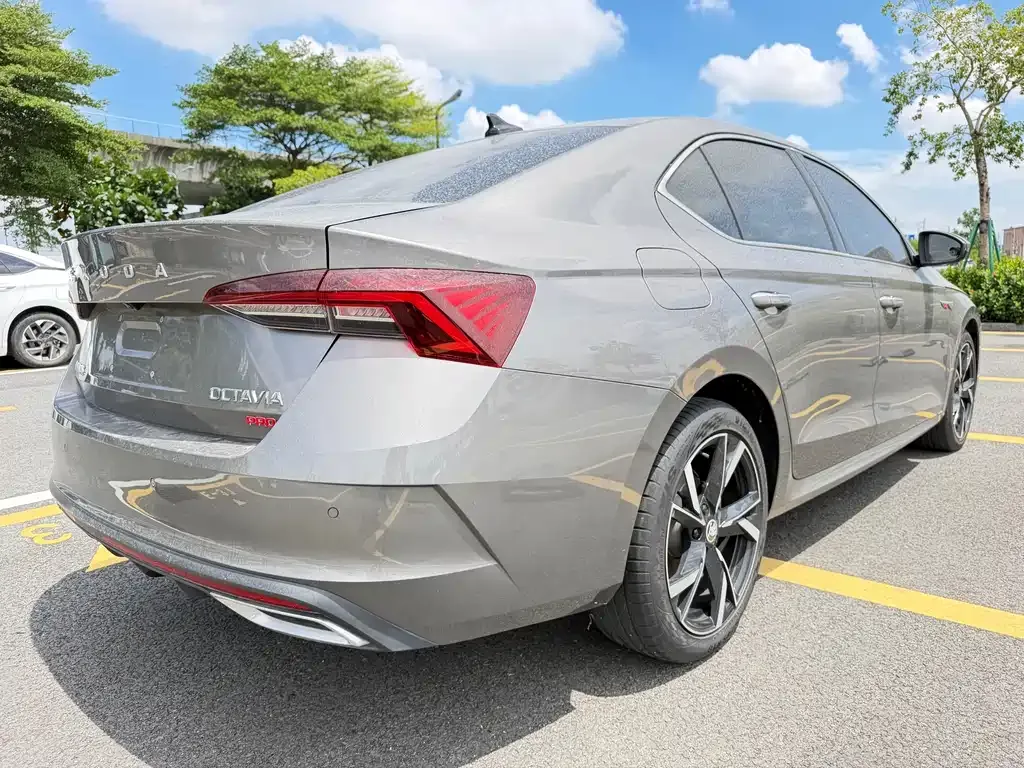 Skoda Octavia — фото 10