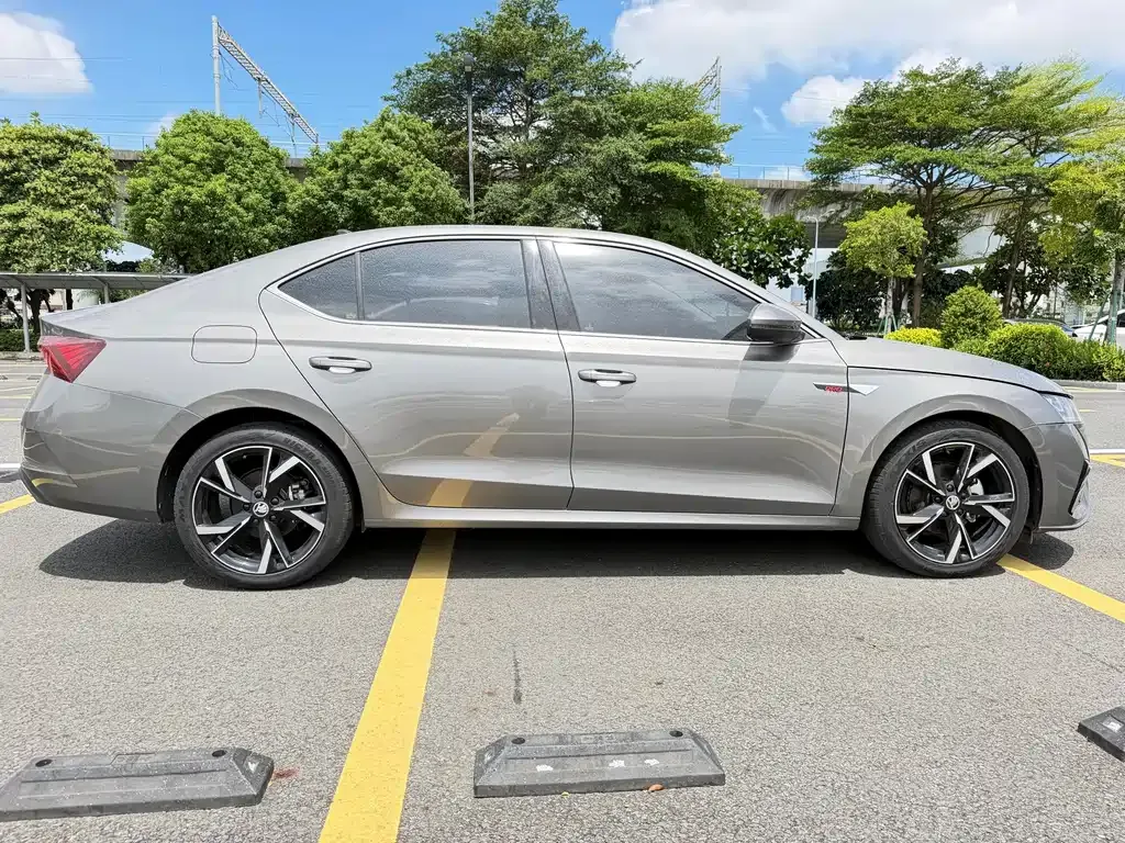 Skoda Octavia — фото 9