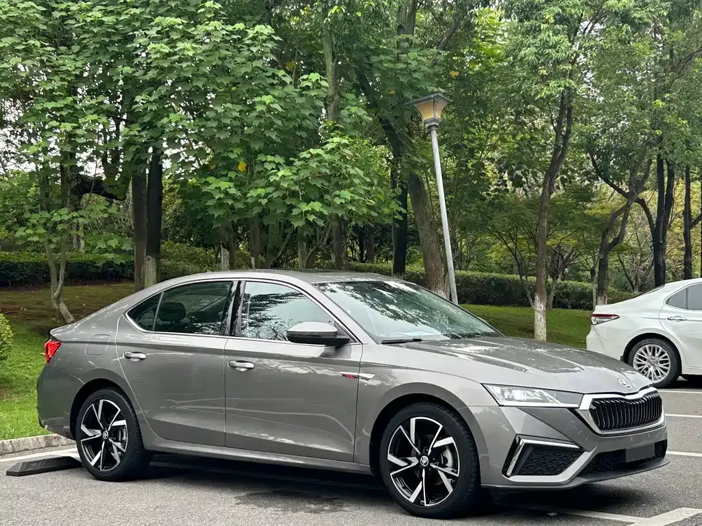 Skoda Octavia — фото 1