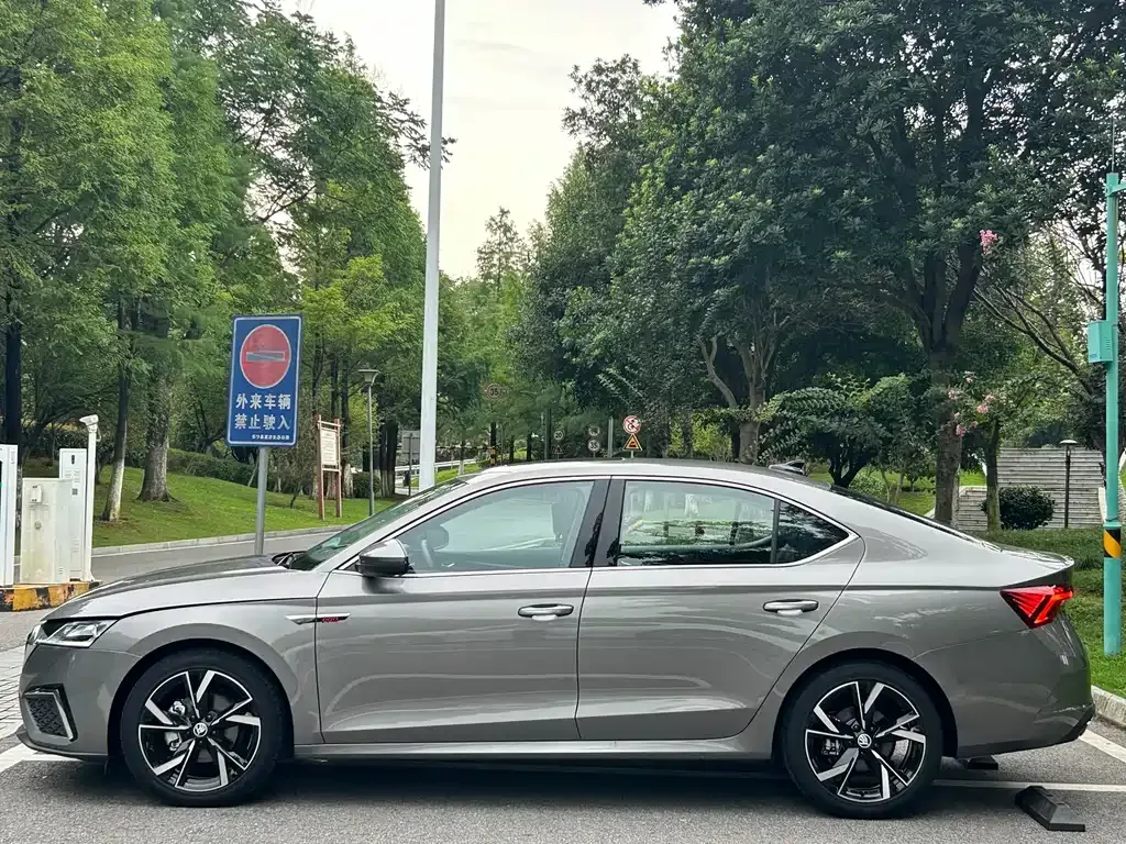 Skoda Octavia — фото 6