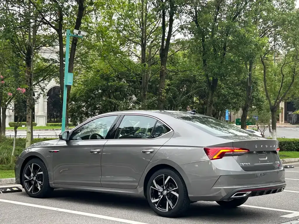 Skoda Octavia — фото 10