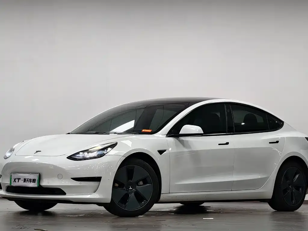 Tesla Model 3 — фото 1