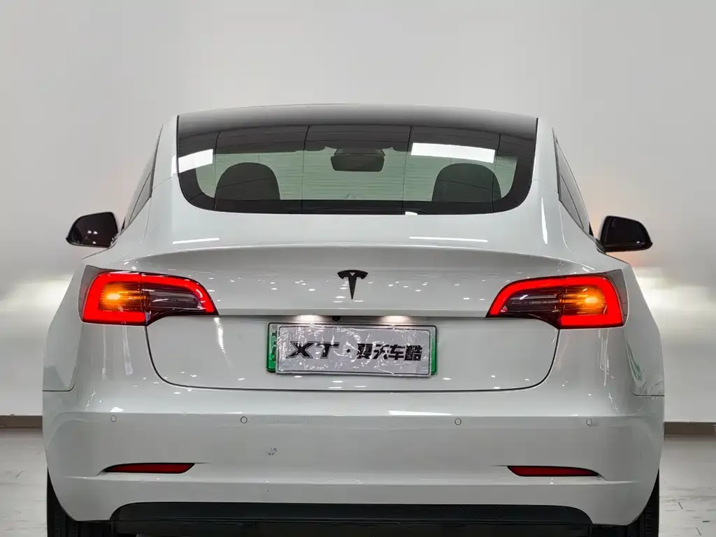 Tesla Model 3 — фото 10