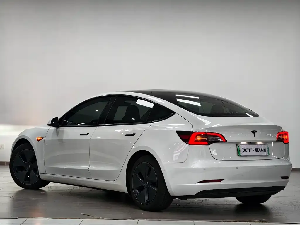 Tesla Model 3 — фото 2