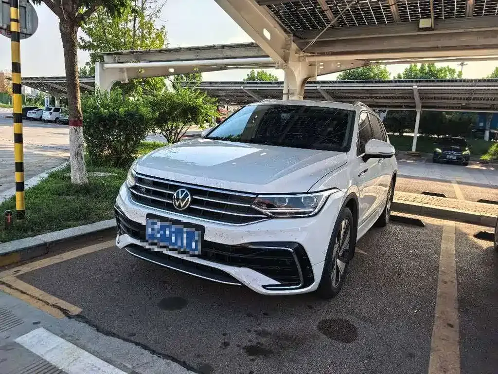 Volkswagen Tiguan L — фото 1