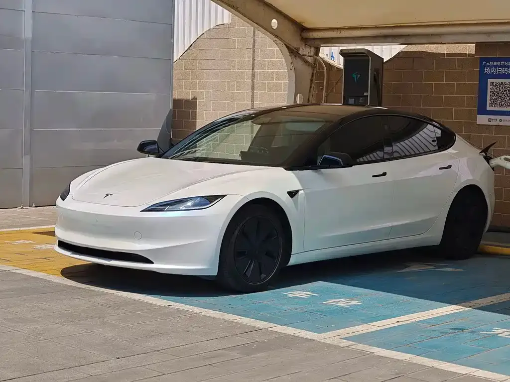 Tesla Model 3 — фото 1