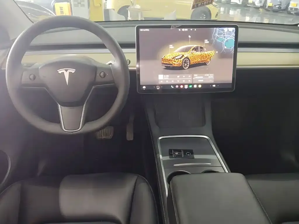 Tesla Model Y — фото 3