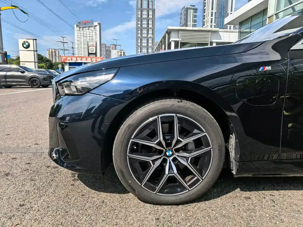 BMW i5 — фото 9
