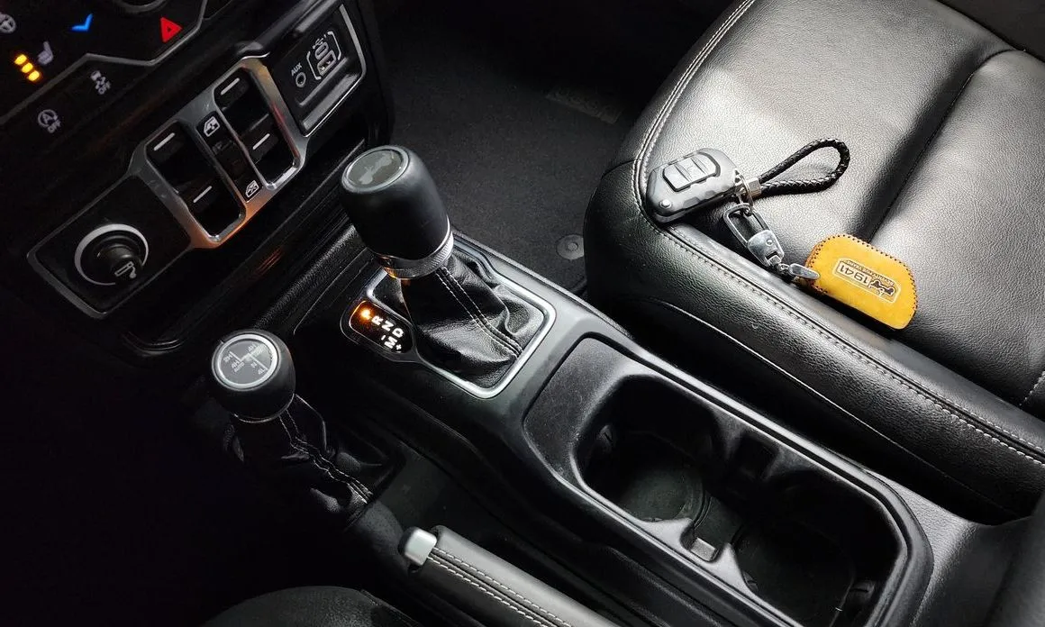 Jeep Wrangler — фото 10