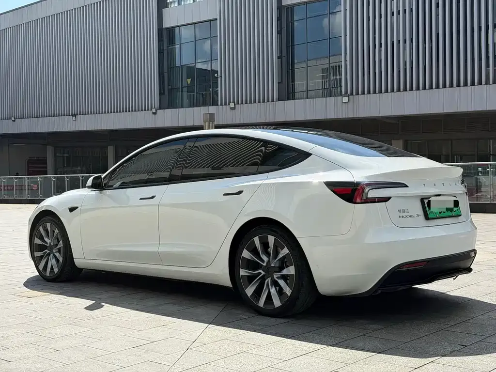 Tesla Model 3 — фото 5