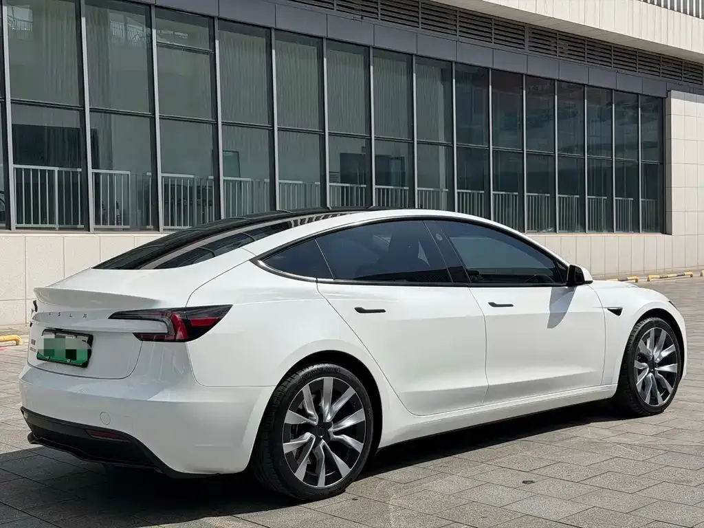 Tesla Model 3 — фото 7