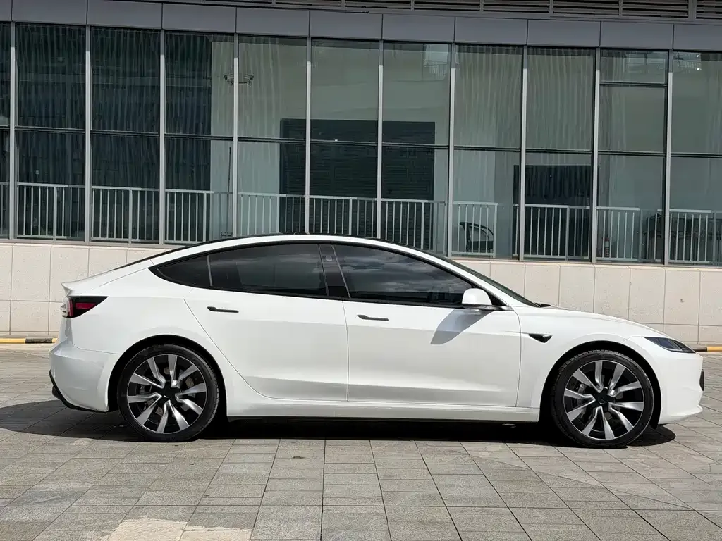 Tesla Model 3 — фото 4