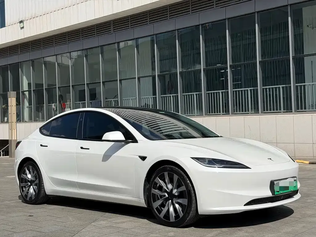 Tesla Model 3 — фото 9