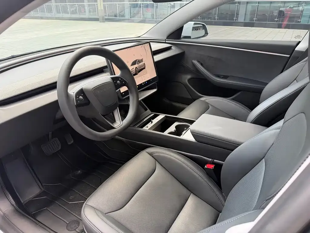 Tesla Model 3 — фото 10