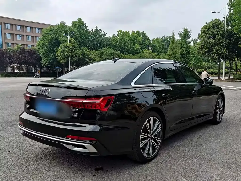 Audi A6L — фото 8