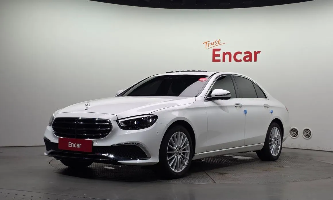 Mercedes-Benz E-Class — фото 1