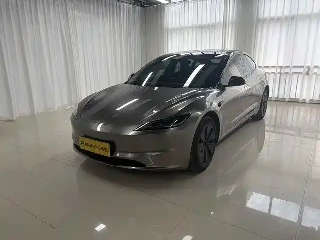 Tesla Model 3 — фото 1