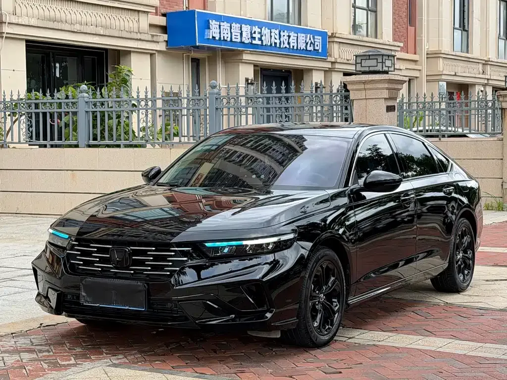 Honda Accord — фото 1