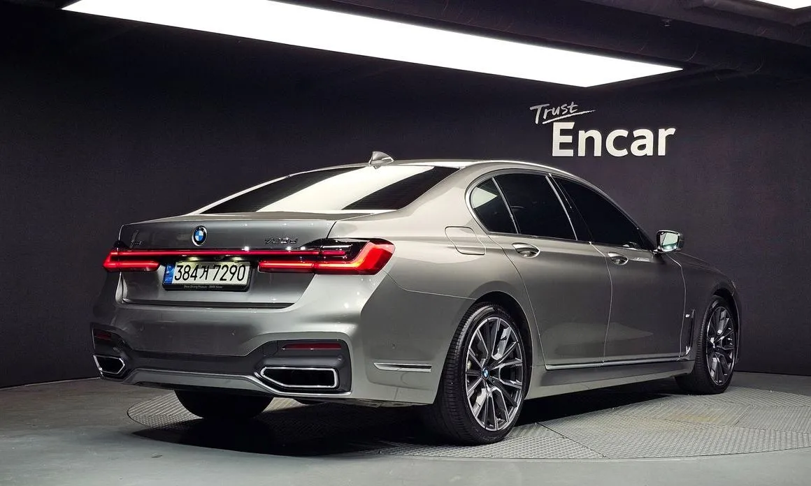 BMW 7-Series — фото 10