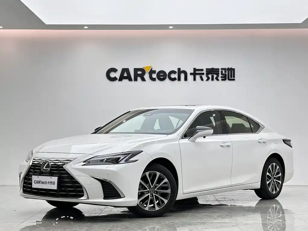 Lexus ES — фото 1